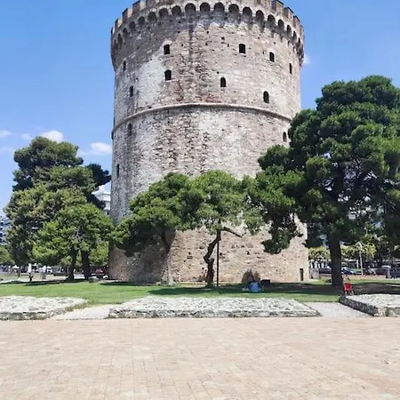 Next To White Tower Apartament
