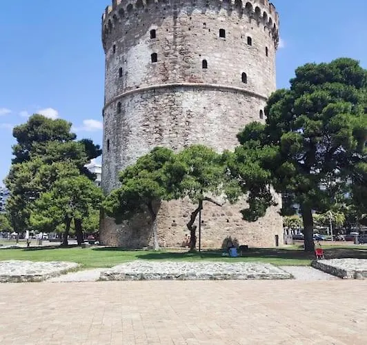 Next To White Tower Apartamento